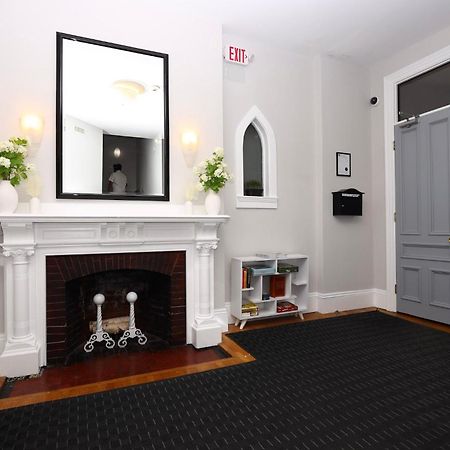Stylish Studio On Newbury St #3 Бостон Экстерьер фото